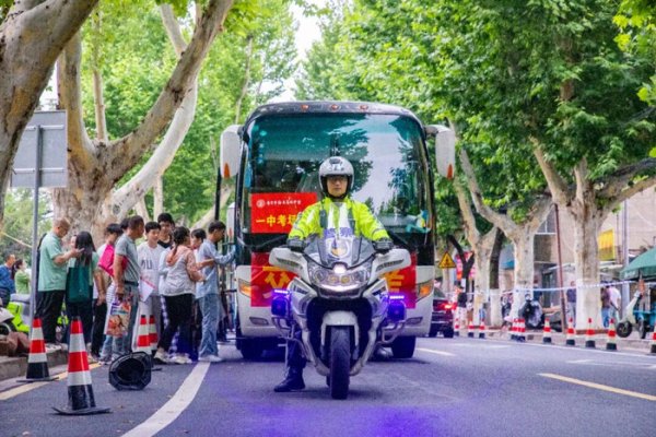 百家乐2026世界杯中国官方下载 交通管制＋东谈主流管控！南京警方用功提醒